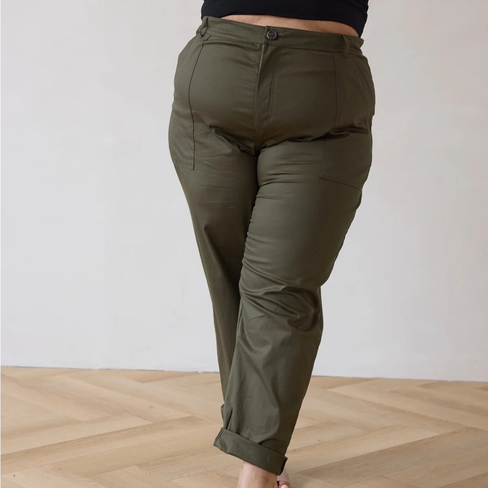 NWOT Free Label Ronnie Pant in Cargo Green size L